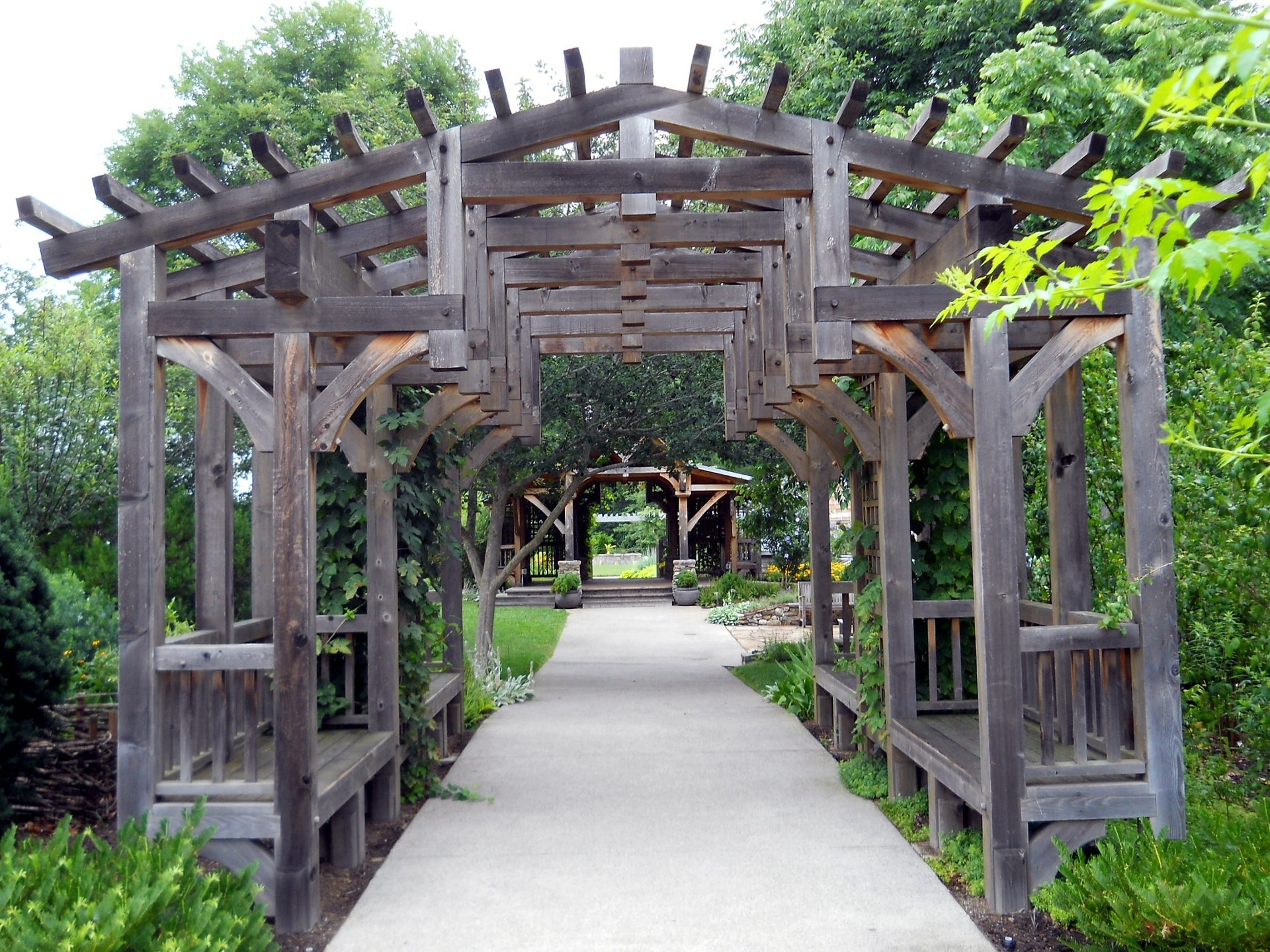 Installation pergolas Saint-Martin-la-Plaine